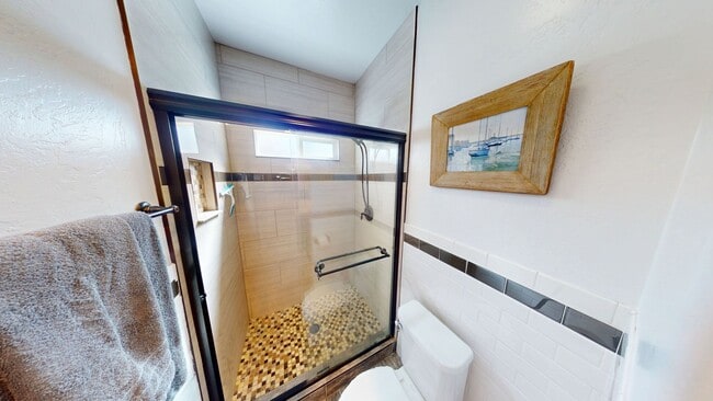 Building Photo - Short or Long Term Rental | ROOFTOP VIEWS!