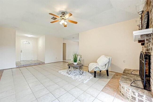 Building Photo - 9915 Towne Tower Ln