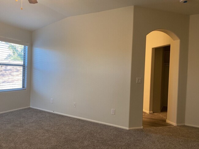 Building Photo - Spacious 3-Bedroom + Den Home in San Tan V...