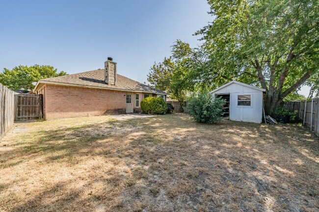 Building Photo - 1740 Cedar Tree Dr
