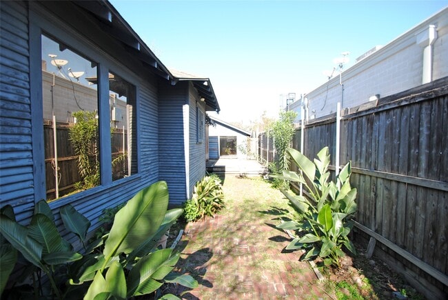 Building Photo - 1110 Missouri St