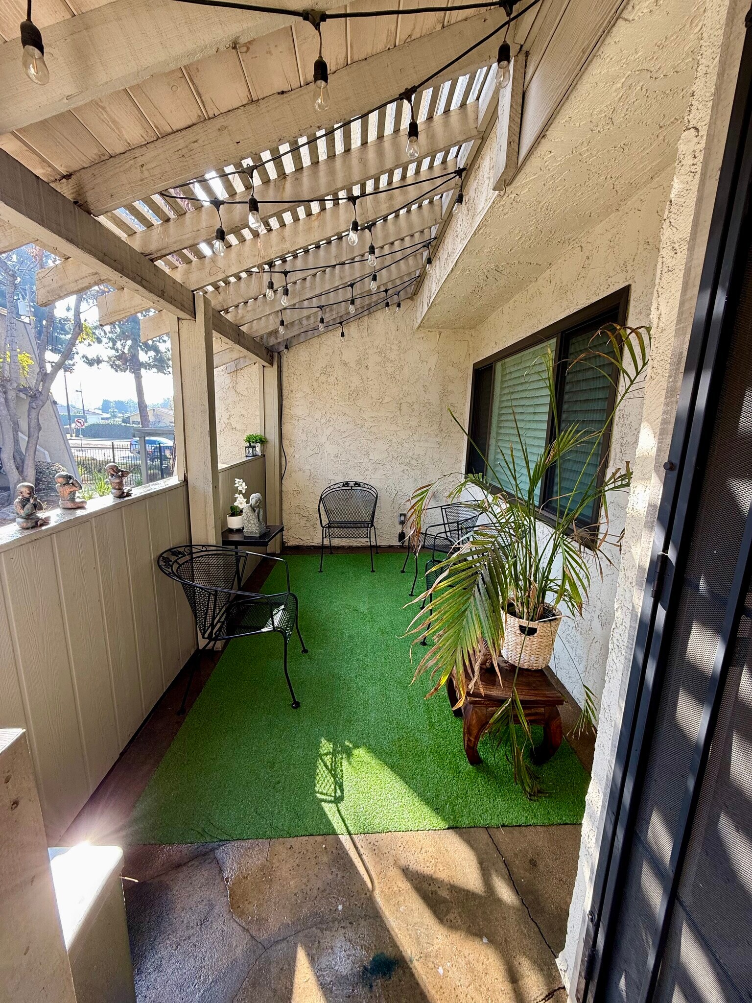 Building Photo - 1151 W Badillo St