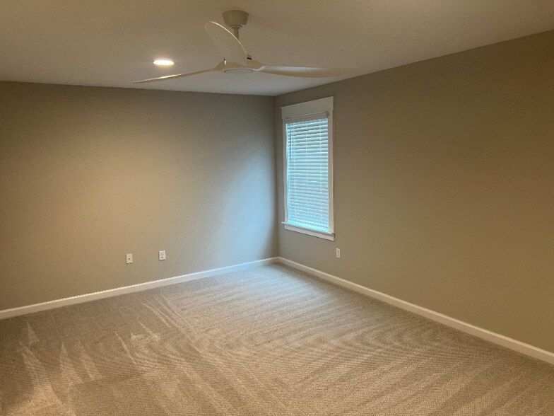 Building Photo - 32 Pinzon Pl