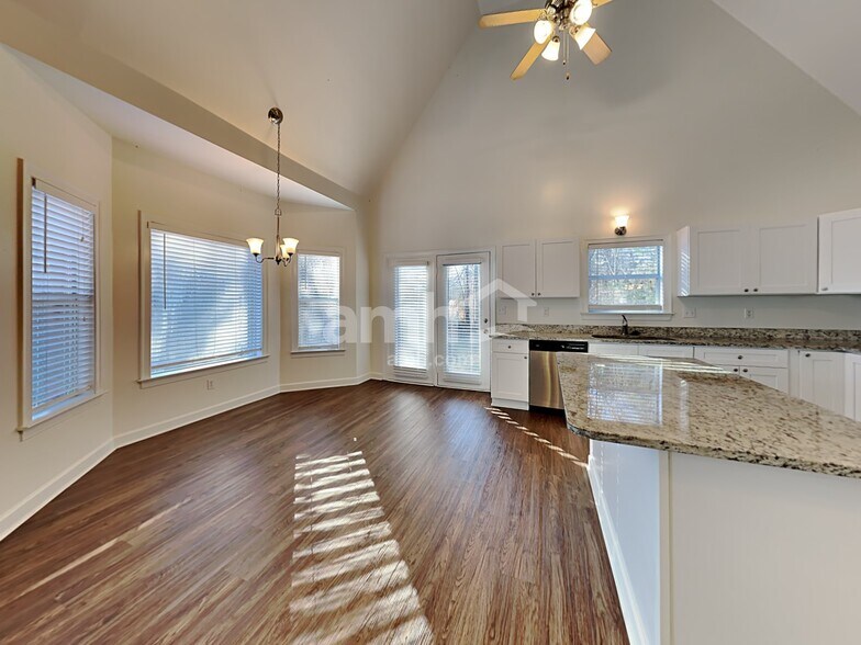 Building Photo - 7501 Mary Dr