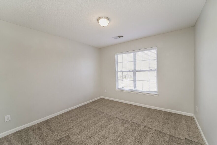 Building Photo - 2700 Hampton View Ct