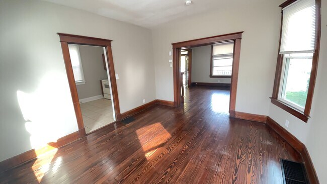 Building Photo - 669 Franklin St