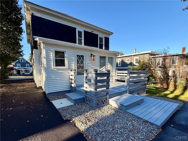 Building Photo - 11 Sanger Ave