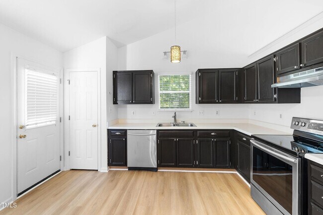 Building Photo - 409 Vista Springs Cir
