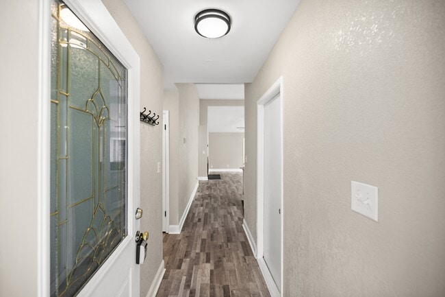 Building Photo - 3045 Yorktown Cir