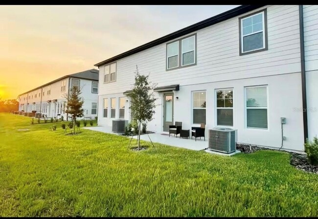 Building Photo - 1844 Sanibel Dr