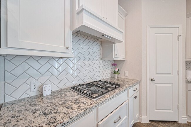 Building Photo - 6906 Montclair Colony Trl