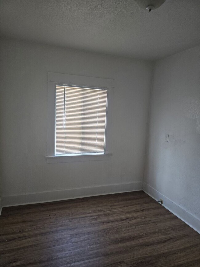 Building Photo - Rental in Long Beach