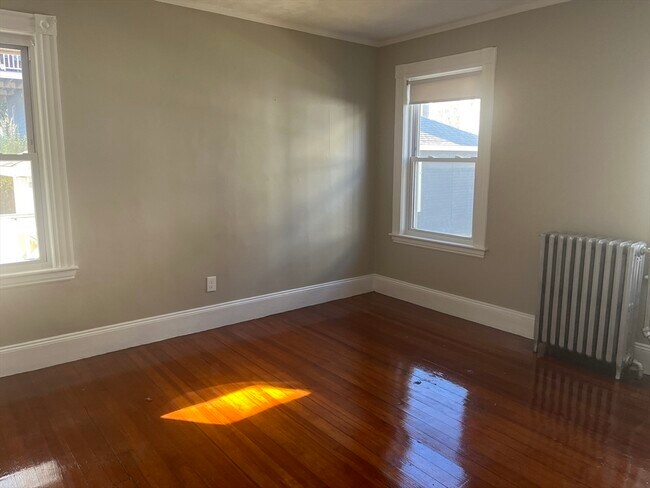 Building Photo - 25 Bradwood St