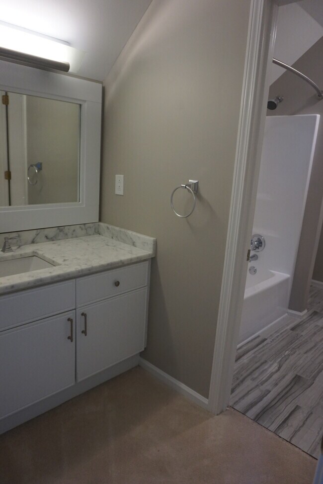 Building Photo - 612 Tiffany Dr