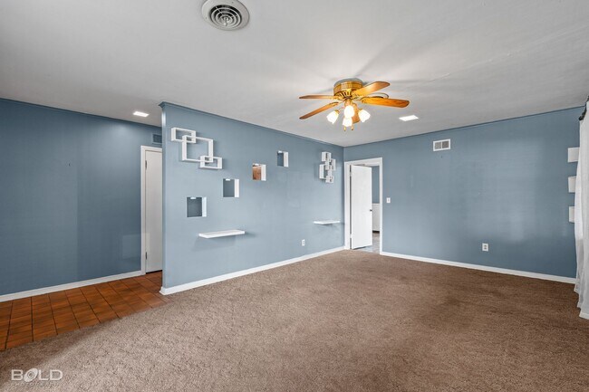 Building Photo - Home For Rent!