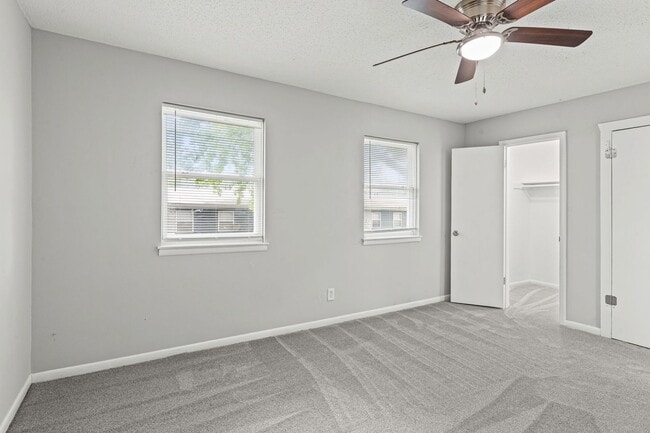 Building Photo - Summer Special! Updated 3BR Townhome with Basement + $250 Off First Month’s Rent