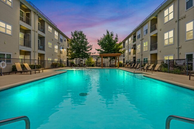 Building Photo - Urban Oaks