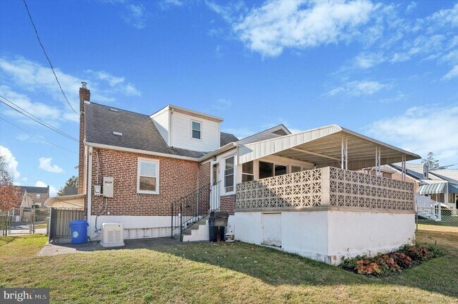 Building Photo - 421 Lawrence Rd