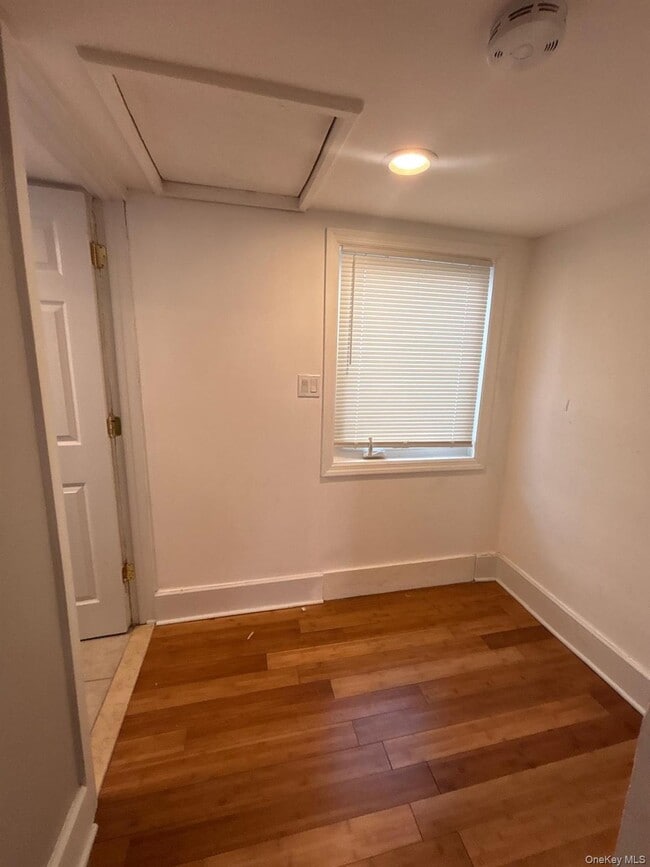 Building Photo - 36 Edwin Ct