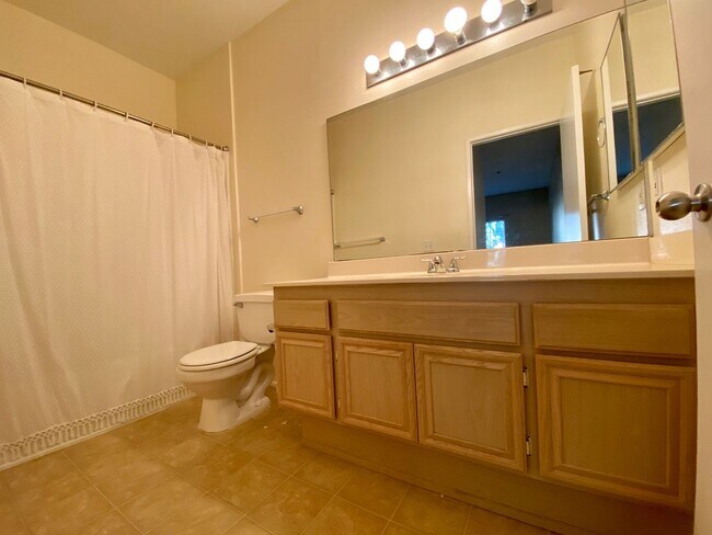 Building Photo - RB 2 Br 2 BathPetOK+washer+Dryer All Appl 2 Prkg spots>TEXT 858-774-1574