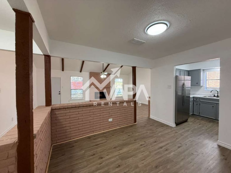 Building Photo - 4103 Family Tree Dr