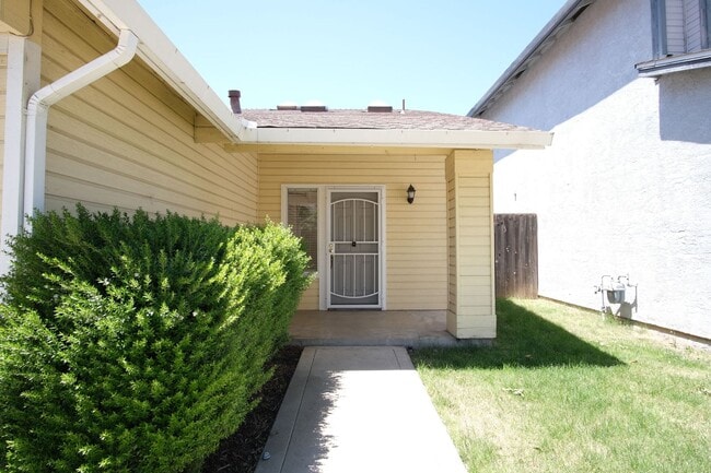 Building Photo - 3 Bedroom 3 bath home in Modesto