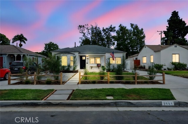 Building Photo - 1111 W Maple Ave