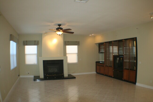 Building Photo - Incredible Green Valley Ranch stunner!