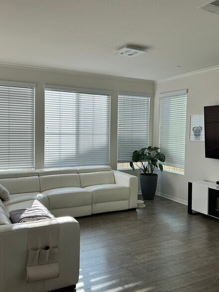 Building Photo - 1375 Dolomite Way