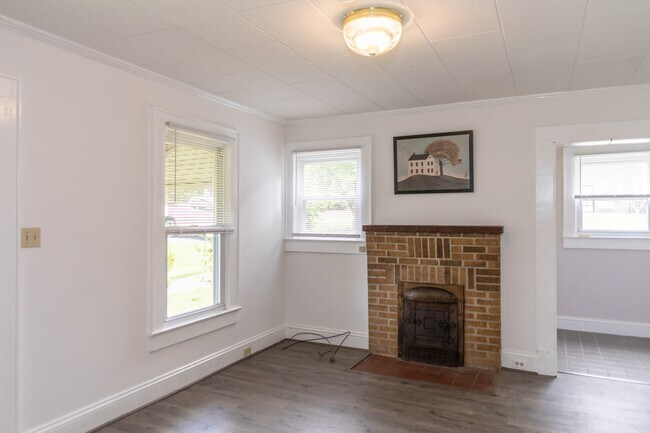 Building Photo - 751 Harris Ave NW