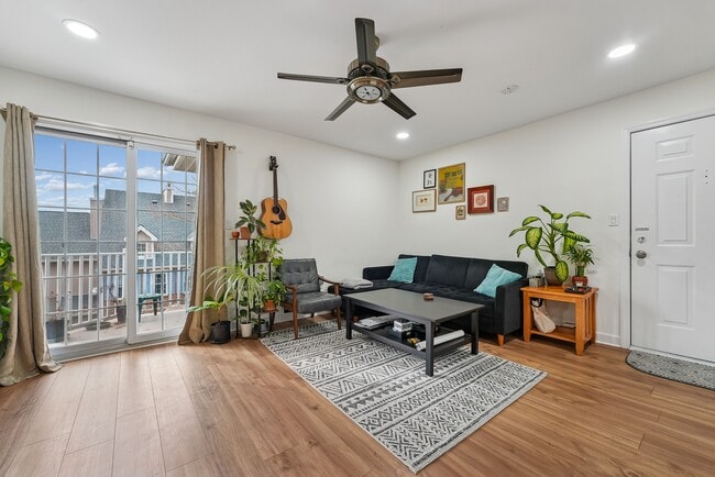 Building Photo - 495 Witney Ct