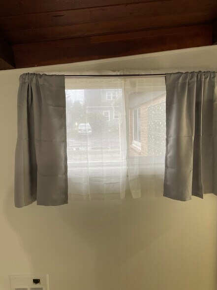 Building Photo - 1110 NW Harrison Blvd