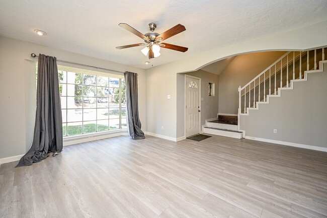 Building Photo - 602 Mobile Ct