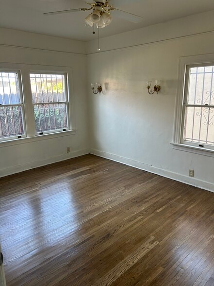 Building Photo - 1425 W 48th St