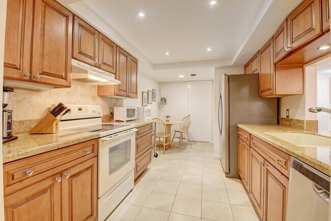 Building Photo - 950 Lavers Cir