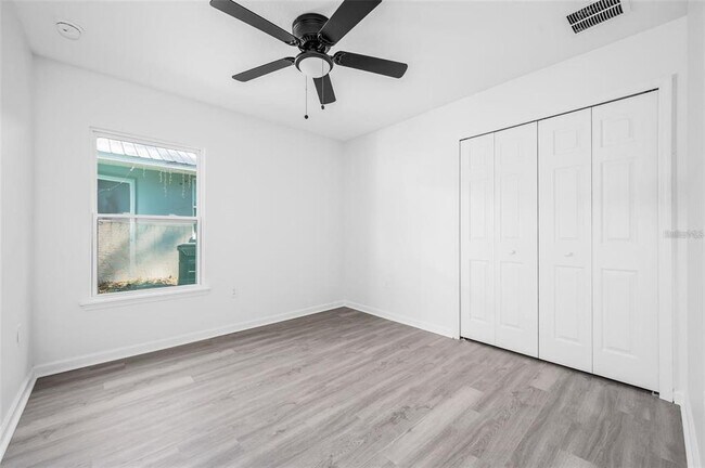 Building Photo - 1523 NE 1st Ave