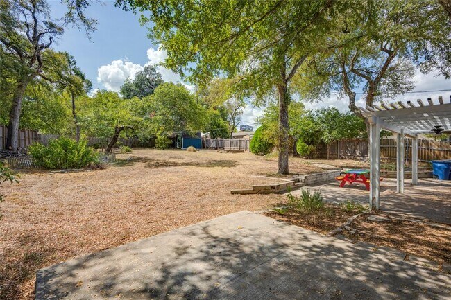 Building Photo - 703 Jetta Ct
