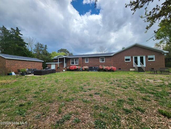 Building Photo - 167 Peninsula Manor Rd