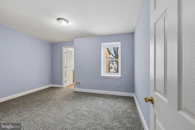 Building Photo - 614 Clark St