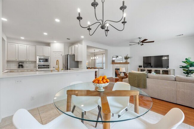 Building Photo - 11817 Lake Stone Dr