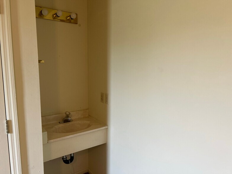 Building Photo - 232 Lanier Dr
