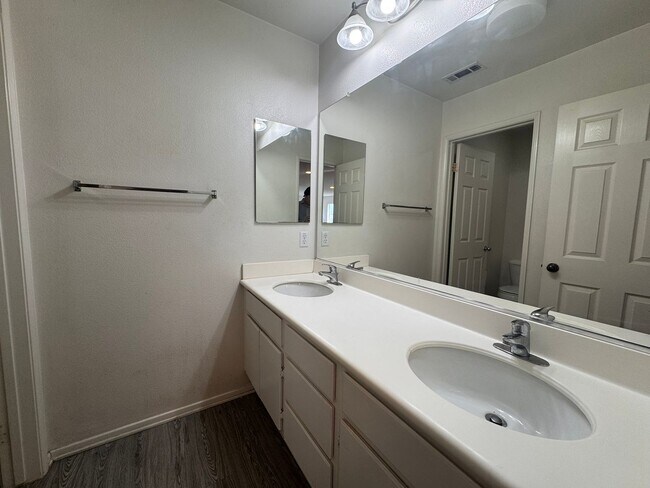 Building Photo - Spacious 5-Bedroom Home in Sought-After Vi...