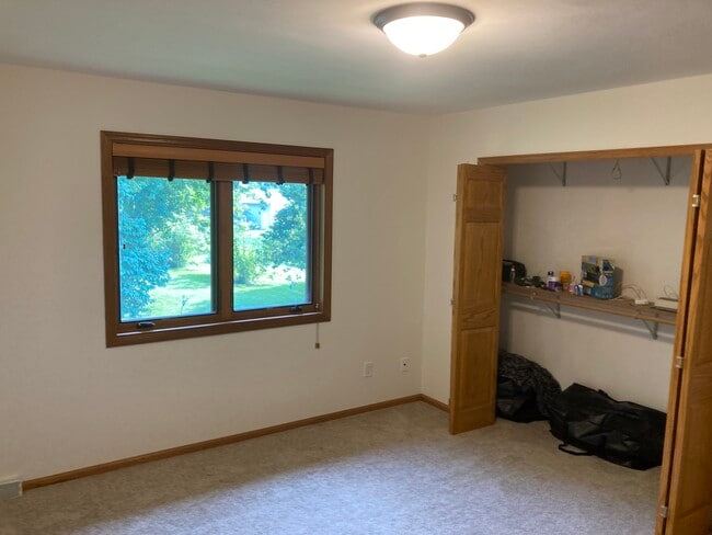 Building Photo - 1815 Essex Dr