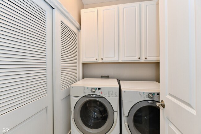 Building Photo - 8555 One W Dr