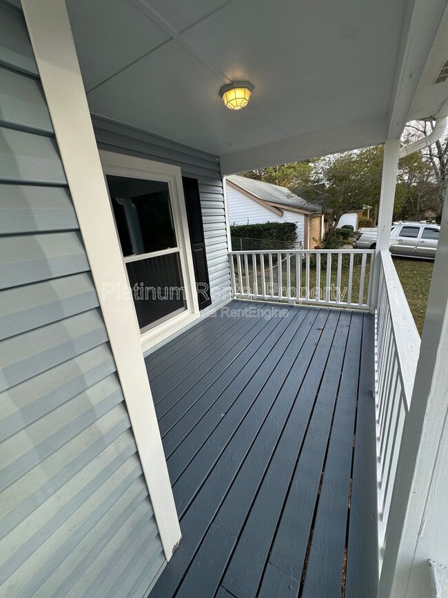 Building Photo - 3605 Knoll Crest Trail