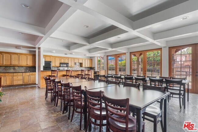 Building Photo - 6249 Green Valley Cir