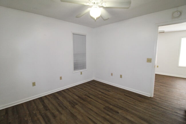 Building Photo - 824 Shaw Rd