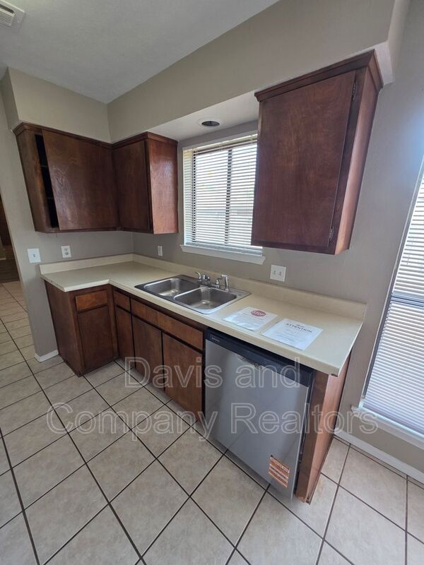 Building Photo - 4412 St Andrews Dr