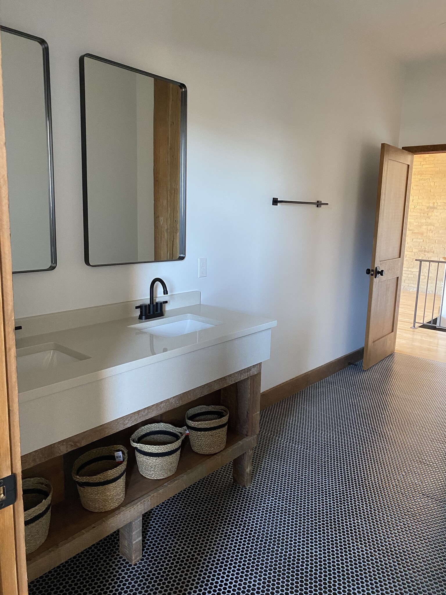 Full bath 1 - 403 Main St