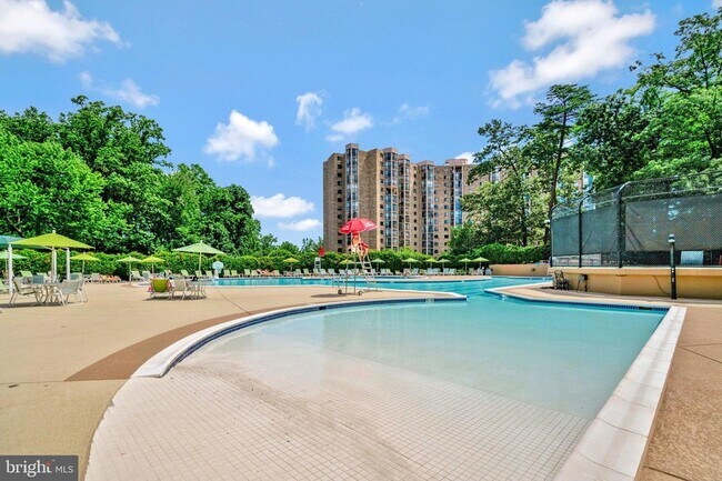 Building Photo - 5904 Mt Eagle Dr